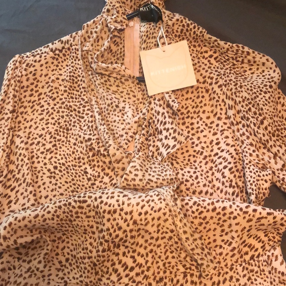 Shorts kittenish romper bell long sleeve.Light pink with brown and black pattern